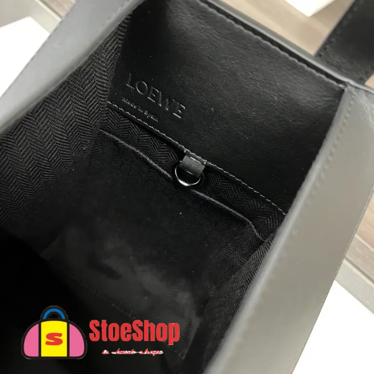 Loewe-羅意威 Hammock Compact 系列 黑色牛皮革肩背包