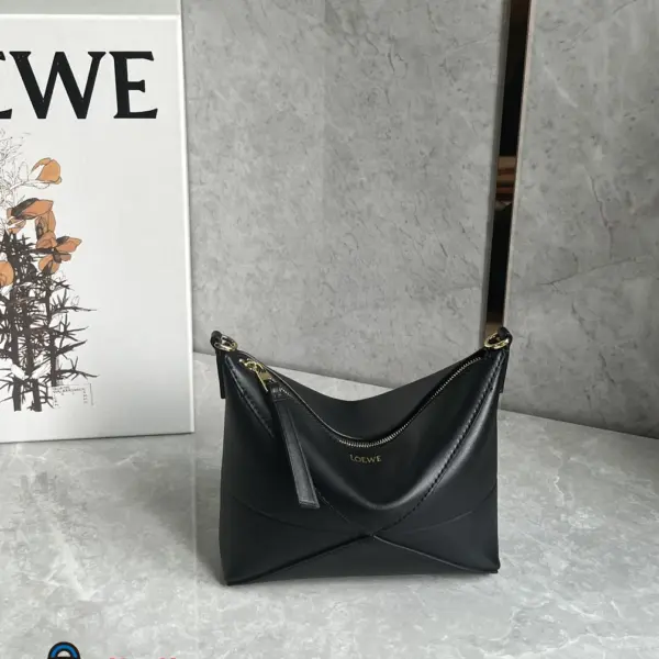 Loewe-羅意威 Puzzle Fold 系列 黑色亮面納帕牛皮革手拿包