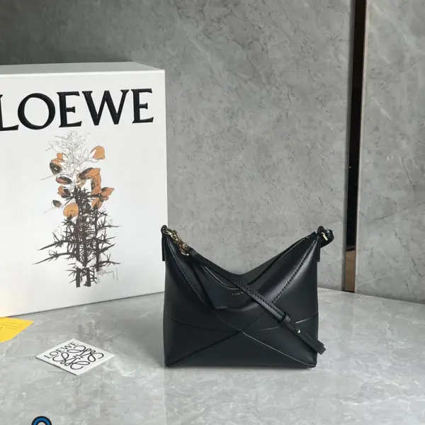 Loewe-羅意威 Puzzle Fold 系列 黑色亮面納帕牛皮革手拿包