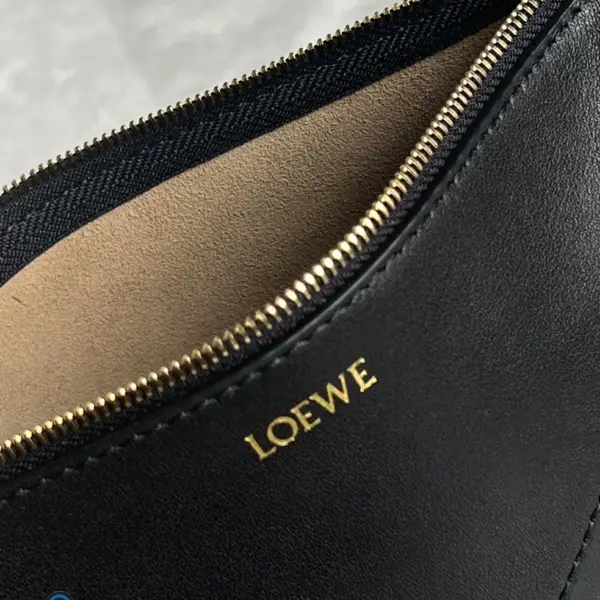 Loewe-羅意威 Puzzle Fold 系列 黑色亮面納帕牛皮革手拿包
