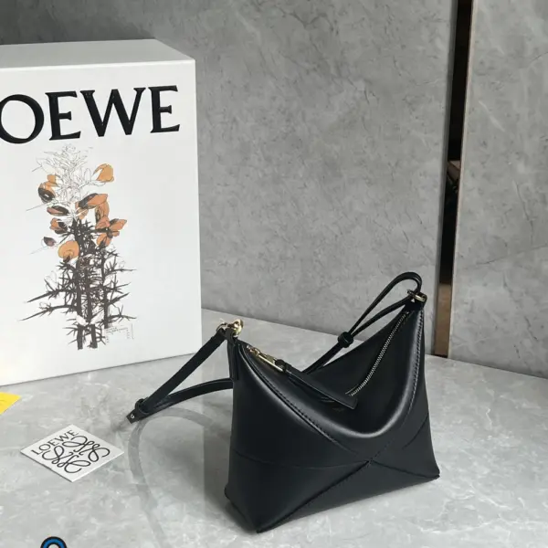 Loewe-羅意威 Puzzle Fold 系列 黑色亮面納帕牛皮革手拿包