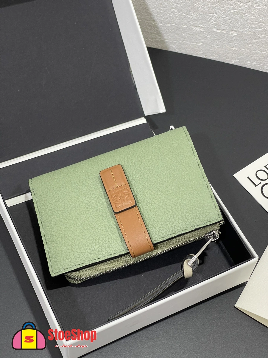 Loewe-羅意威 迷迭香綠 / 焦糖棕柔軟粒面牛皮革 Anagram 長夾 5 Loewe-羅意威 迷迭香綠 / 焦糖棕柔軟粒面牛皮革 Anagram 長夾