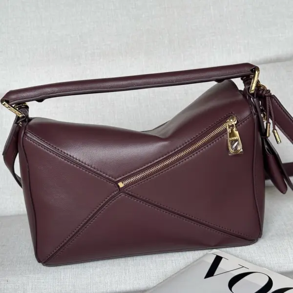 Loewe-羅意威 深酒紅小號經典牛皮革 Puzzle Edge 肩背包