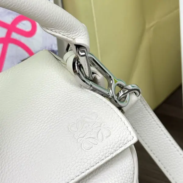 Loewe-羅意威 柔白色迷你柔軟粒面牛皮革 Puzzle 肩背包