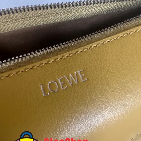 Loewe-羅意威 Puzzle Fold 系列 蒲公英色亮面納帕牛皮革手拿包