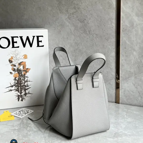 Loewe-羅意威 Hammock 系列 珍珠灰小號柔軟粒面牛皮革肩背手袋