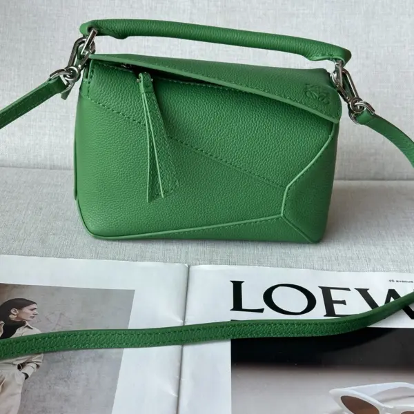 Loewe-羅意威 熱帶綠迷你柔軟粒面牛皮革 Puzzle 肩背包 11 Loewe-羅意威 熱帶綠迷你柔軟粒面牛皮革 Puzzle 肩背包