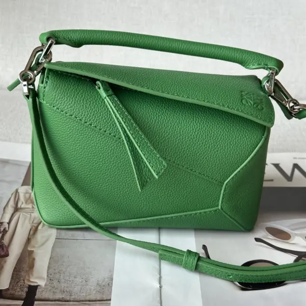 Loewe-羅意威 熱帶綠迷你柔軟粒面牛皮革 Puzzle 肩背包 13 Loewe-羅意威 熱帶綠迷你柔軟粒面牛皮革 Puzzle 肩背包