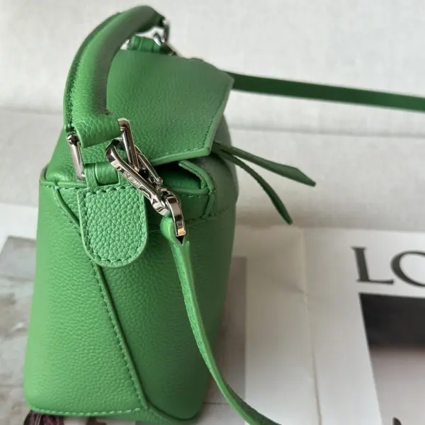 Loewe-羅意威 熱帶綠迷你柔軟粒面牛皮革 Puzzle 肩背包 14 Loewe-羅意威 熱帶綠迷你柔軟粒面牛皮革 Puzzle 肩背包
