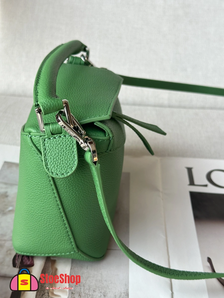 Loewe-羅意威 熱帶綠迷你柔軟粒面牛皮革 Puzzle 肩背包 5 Loewe-羅意威 熱帶綠迷你柔軟粒面牛皮革 Puzzle 肩背包