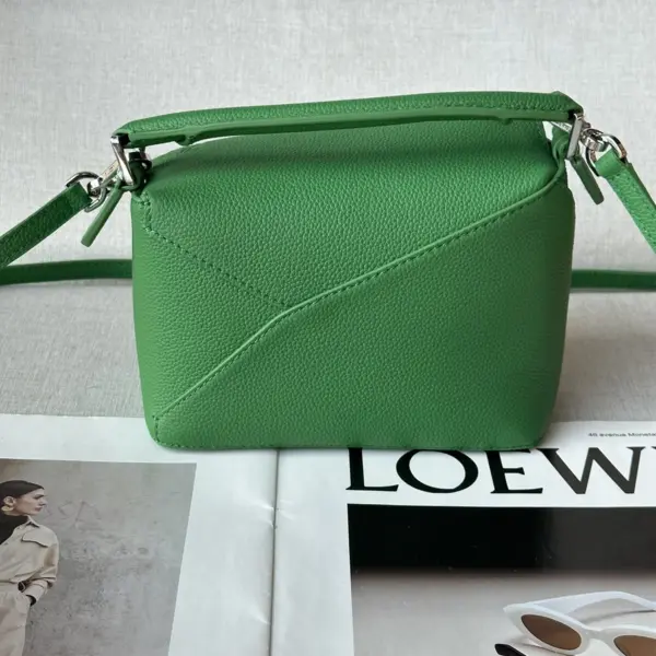 Loewe-羅意威 熱帶綠迷你柔軟粒面牛皮革 Puzzle 肩背包 15 Loewe-羅意威 熱帶綠迷你柔軟粒面牛皮革 Puzzle 肩背包