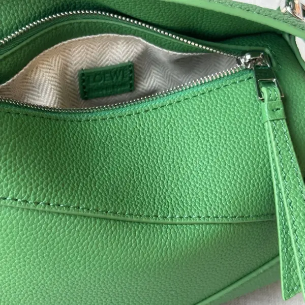 Loewe-羅意威 熱帶綠迷你柔軟粒面牛皮革 Puzzle 肩背包 19 Loewe-羅意威 熱帶綠迷你柔軟粒面牛皮革 Puzzle 肩背包