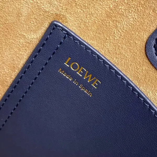 Loewe-羅意威 Pebble Bucket 系列 深邃藍迷你光滑牛皮革斜挎水桶手袋