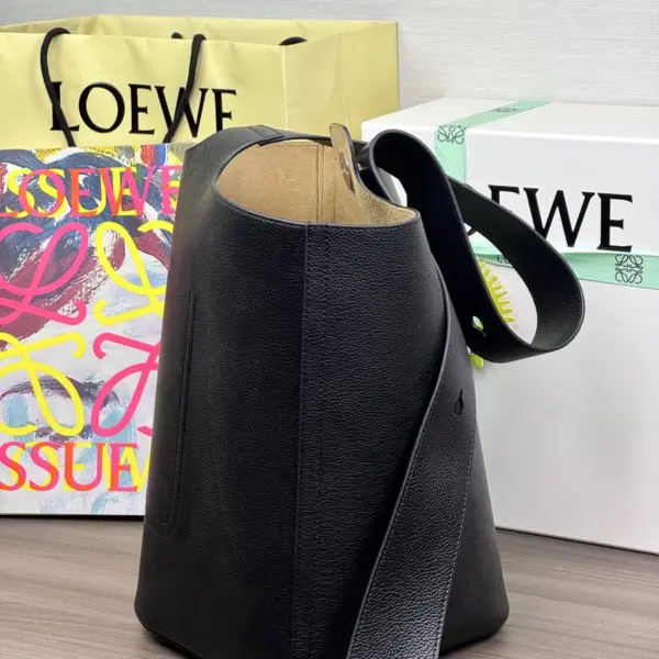Loewe-羅意威 Pebble Bucket 系列 黑色迷你柔軟粒面牛皮革斜挎水桶手袋 12 Loewe-羅意威 Pebble Bucket 系列 黑色迷你柔軟粒面牛皮革斜挎水桶手袋