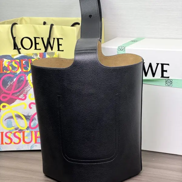 Loewe-羅意威 Pebble Bucket 系列 黑色迷你柔軟粒面牛皮革斜挎水桶手袋 13 Loewe-羅意威 Pebble Bucket 系列 黑色迷你柔軟粒面牛皮革斜挎水桶手袋