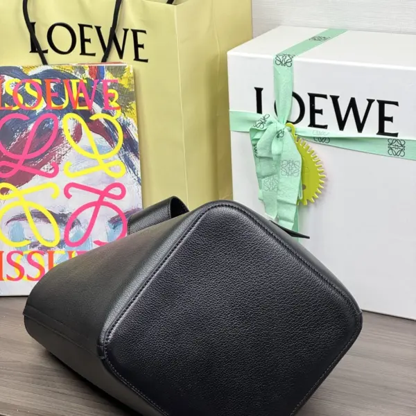Loewe-羅意威 Pebble Bucket 系列 黑色迷你柔軟粒面牛皮革斜挎水桶手袋 14 Loewe-羅意威 Pebble Bucket 系列 黑色迷你柔軟粒面牛皮革斜挎水桶手袋