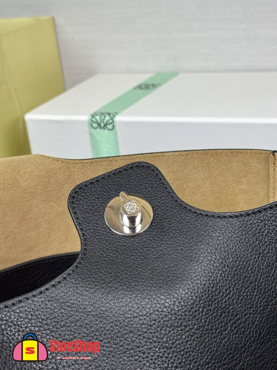Loewe-羅意威 Pebble Bucket 系列 黑色迷你柔軟粒面牛皮革斜挎水桶手袋 7 Loewe-羅意威 Pebble Bucket 系列 黑色迷你柔軟粒面牛皮革斜挎水桶手袋