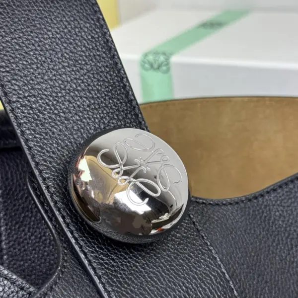 Loewe-羅意威 Pebble Bucket 系列 黑色迷你柔軟粒面牛皮革斜挎水桶手袋 17 Loewe-羅意威 Pebble Bucket 系列 黑色迷你柔軟粒面牛皮革斜挎水桶手袋