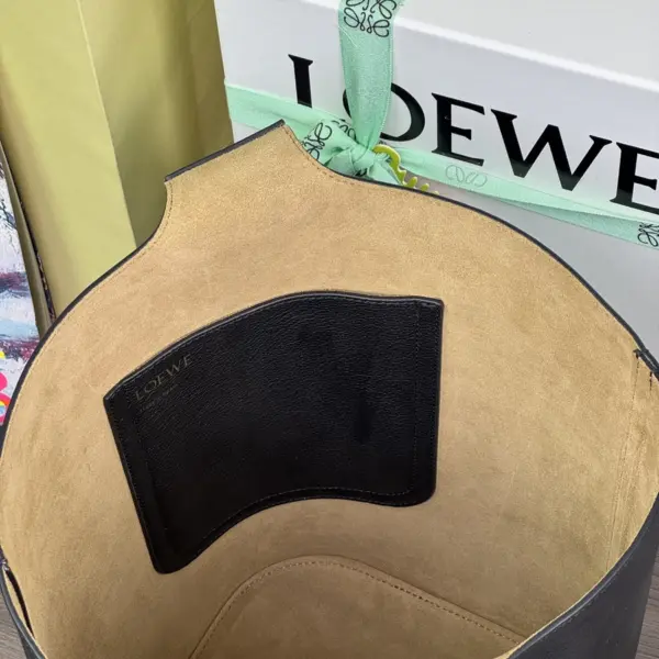Loewe-羅意威 Pebble Bucket 系列 黑色迷你柔軟粒面牛皮革斜挎水桶手袋 18 Loewe-羅意威 Pebble Bucket 系列 黑色迷你柔軟粒面牛皮革斜挎水桶手袋