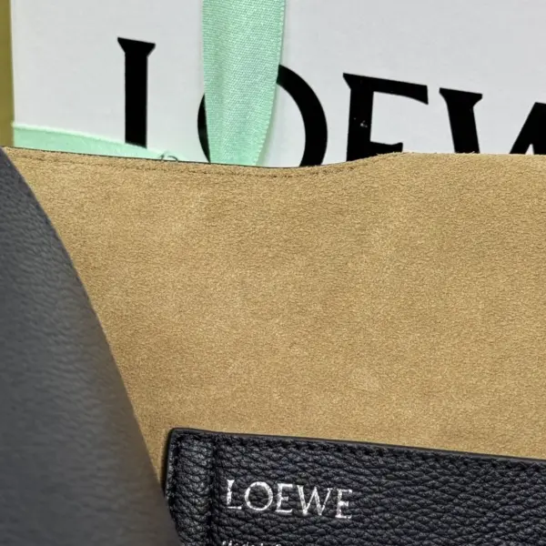 Loewe-羅意威 Pebble Bucket 系列 黑色迷你柔軟粒面牛皮革斜挎水桶手袋 19 Loewe-羅意威 Pebble Bucket 系列 黑色迷你柔軟粒面牛皮革斜挎水桶手袋
