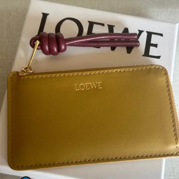 Loewe-羅意威 沙漠黃 / 深紅色亮面納帕牛皮革繩結硬幣卡包