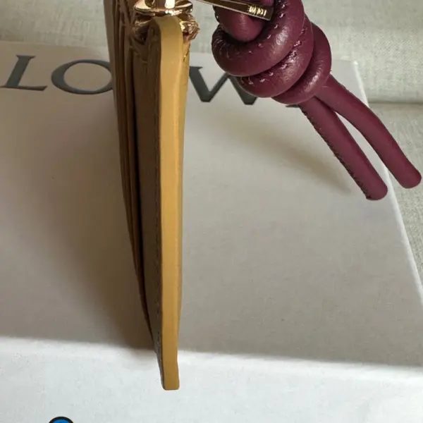 Loewe-羅意威 沙漠黃 / 深紅色亮面納帕牛皮革繩結硬幣卡包