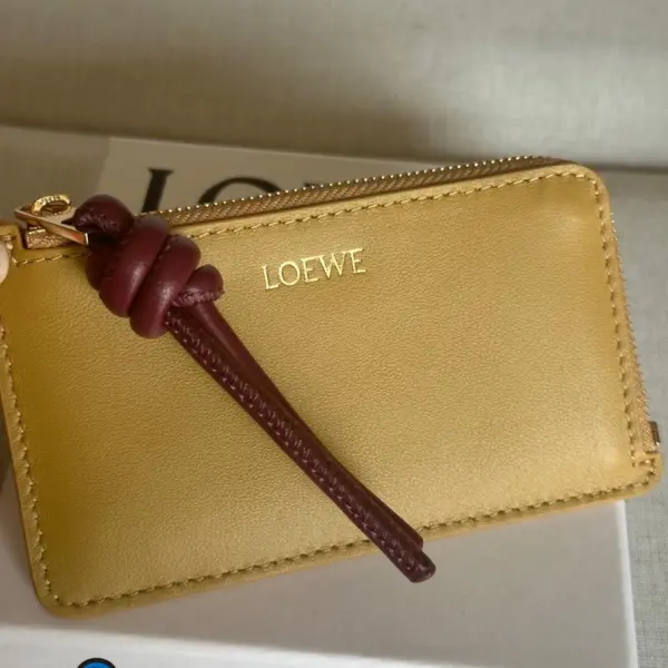 Loewe-羅意威 沙漠黃 / 深紅色亮面納帕牛皮革繩結硬幣卡包