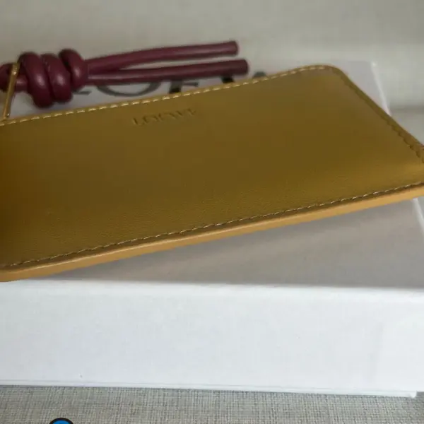 Loewe-羅意威 沙漠黃 / 深紅色亮面納帕牛皮革繩結硬幣卡包