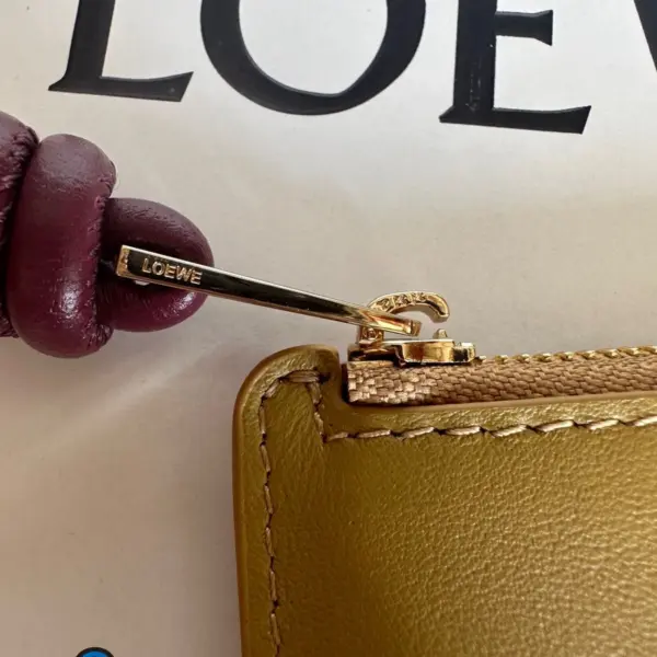 Loewe-羅意威 沙漠黃 / 深紅色亮面納帕牛皮革繩結硬幣卡包