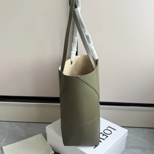 Loewe-羅意威 深卡其色迷你亮面牛皮革 Puzzle Fold 斜挎包