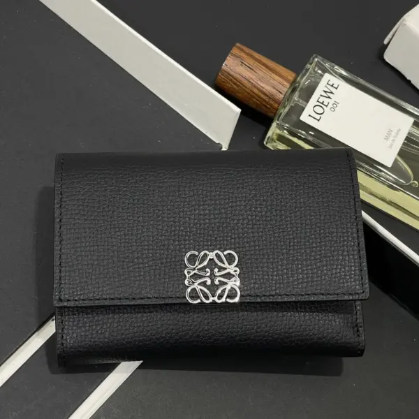 Loewe-羅意威 黑色小號鵝卵石紋牛皮 Anagram 豎款短夾