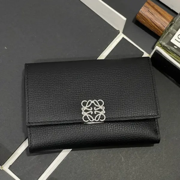 Loewe-羅意威 黑色小號鵝卵石紋牛皮 Anagram 豎款短夾