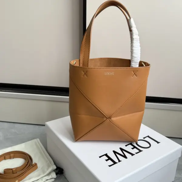 Loewe-羅意威 暖沙黃色迷你亮面牛皮革 Puzzle Fold 斜挎包