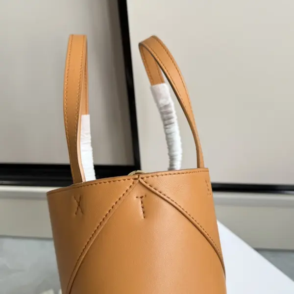 Loewe-羅意威 暖沙黃色迷你亮面牛皮革 Puzzle Fold 斜挎包