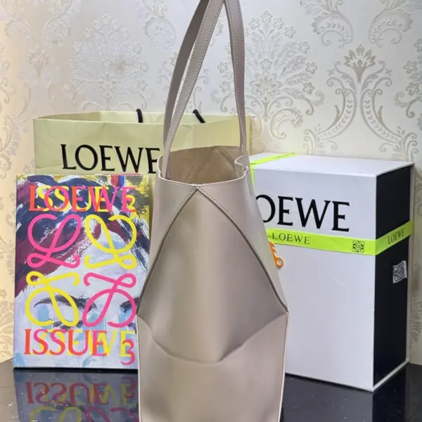 Loewe-羅意威 沙色中號亮面牛皮革 Puzzle Fold 購物袋