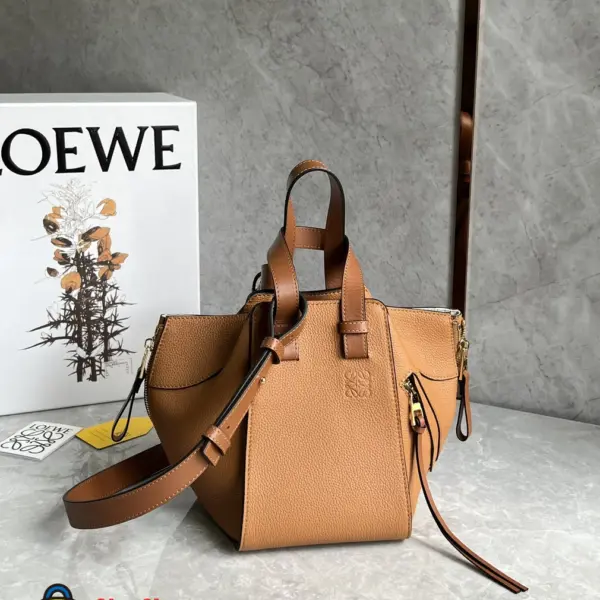 Loewe-羅意威 Hammock 系列 太妃糖色小號柔軟粒面牛皮革肩背包