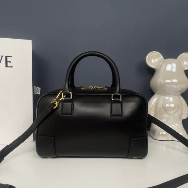 Loewe-羅意威 黑色納帕牛皮革 Amazona 28 手拿包