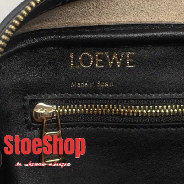 Loewe-羅意威 黑色納帕牛皮革 Amazona 28 手拿包