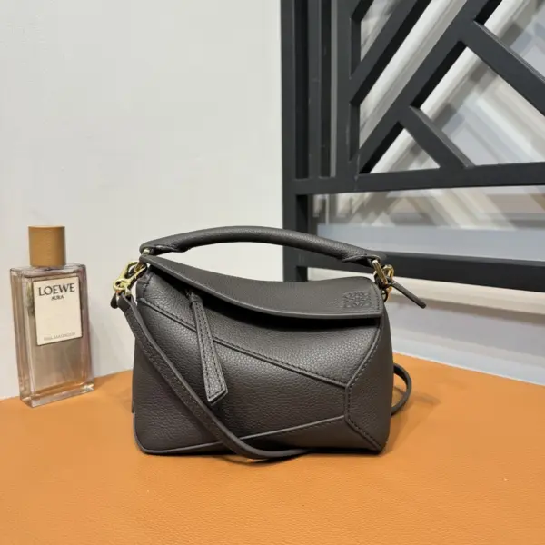Loewe-羅意威 深灰色小號柔軟粒面牛皮革 Puzzle 肩背包