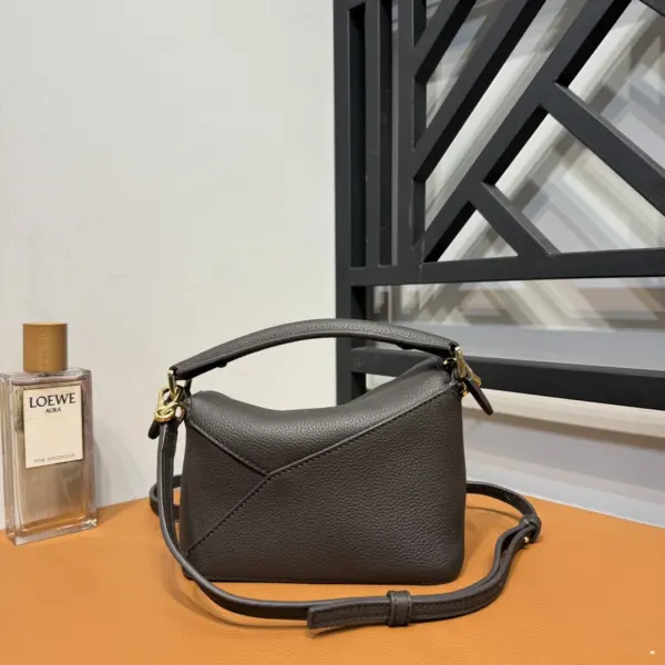 Loewe-羅意威 深灰色小號柔軟粒面牛皮革 Puzzle 肩背包
