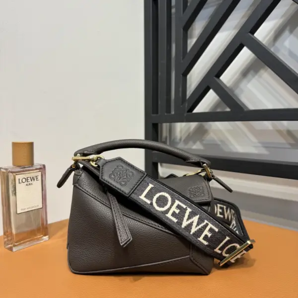 Loewe-羅意威 深灰色小號柔軟粒面牛皮革 Puzzle 肩背包