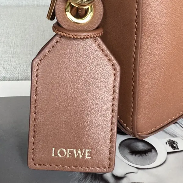 Loewe-羅意威 山核桃色迷你納帕羊皮革 Featherlight Puzzle 肩背包