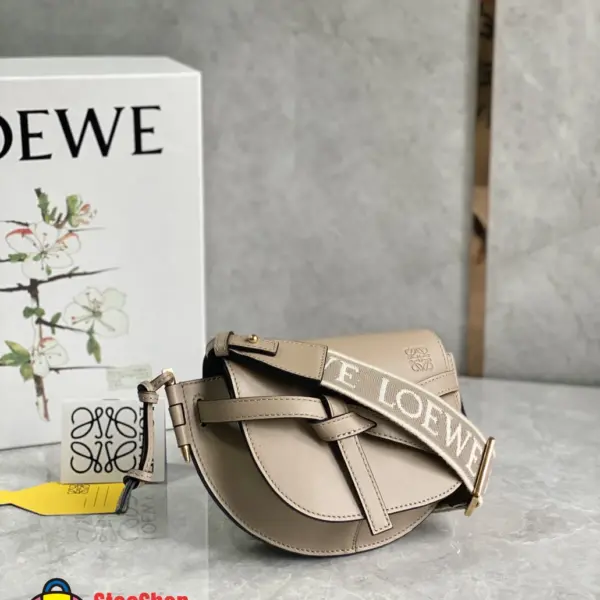 Loewe-羅意威 沙色迷你柔軟牛皮革提花 Gate Dual 斜挎包