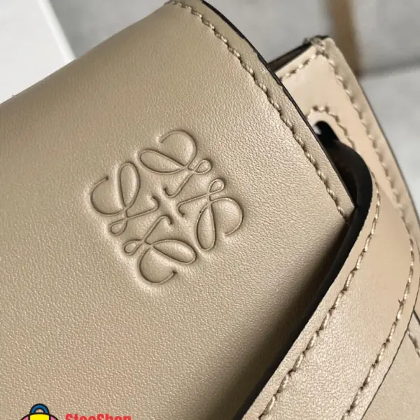 Loewe-羅意威 沙色迷你柔軟牛皮革提花 Gate Dual 斜挎包