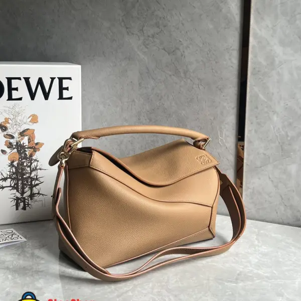 Loewe-羅意威 淺峽谷棕大號柔軟粒面牛皮革 Puzzle 肩背包