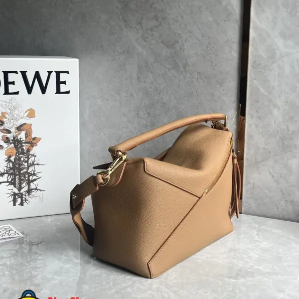 Loewe-羅意威 淺峽谷棕大號柔軟粒面牛皮革 Puzzle 肩背包