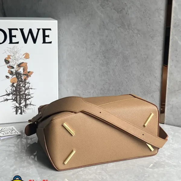 Loewe-羅意威 淺峽谷棕大號柔軟粒面牛皮革 Puzzle 肩背包