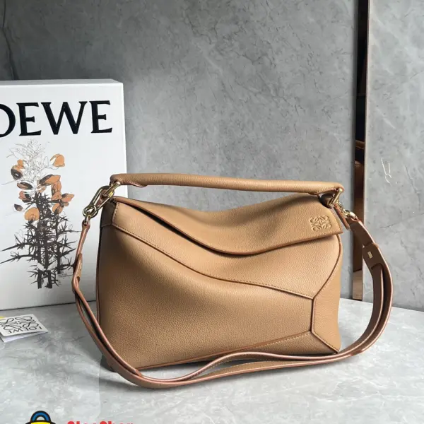 Loewe-羅意威 淺峽谷棕大號柔軟粒面牛皮革 Puzzle 肩背包