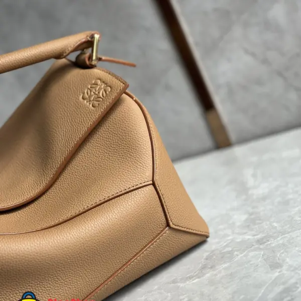 Loewe-羅意威 淺峽谷棕大號柔軟粒面牛皮革 Puzzle 肩背包