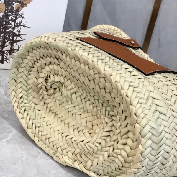 Loewe-羅意威 Basket 系列 自然色 / 棕褐色大號棕櫚葉牛皮革編織袋 14 Loewe-羅意威 Basket 系列 自然色 / 棕褐色大號棕櫚葉牛皮革編織袋